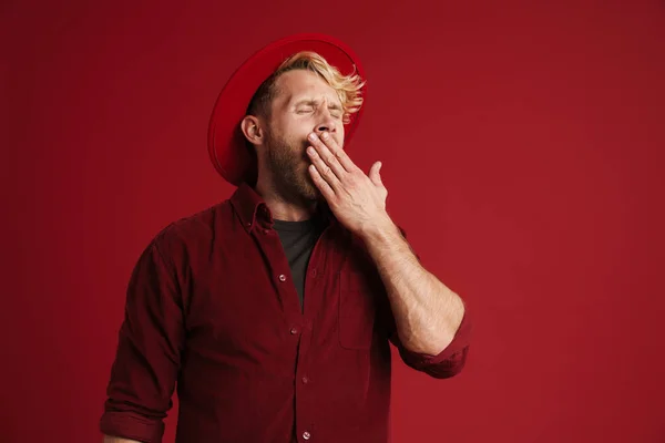 White Bearded Man Wearing Hat Yawning While Covering His Mouth — Stockfoto