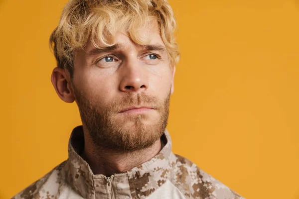 White Military Man Wearing Uniform Posing Looking Aside Isolated Yellow — Stock fotografie