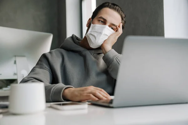 Young White Man Protective Mask Working Laptop Office — Fotografia de Stock