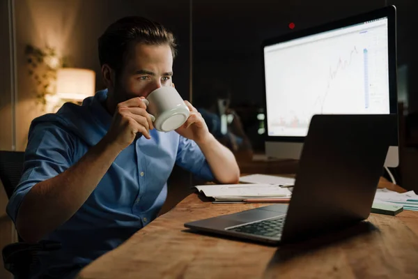 Young Man Drinking Coffee While Working Laptop Computer Office — Foto Stock