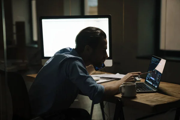 Young Man Working Laptop Computer While Sitting Desk Office — Fotografia de Stock