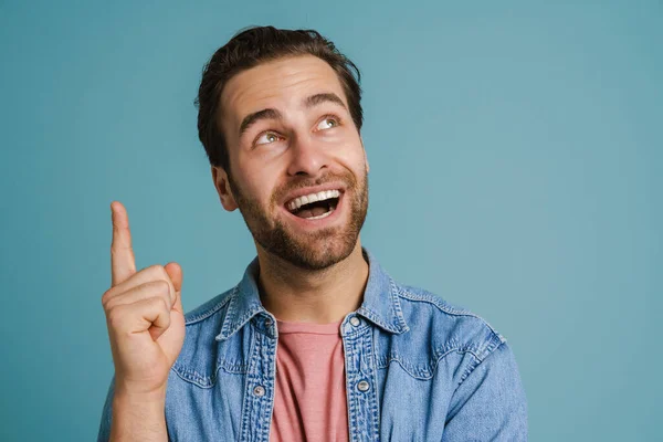 Young Excited Man Wearing Shirt Smiling Pointing Finger Upward Isolated — Stockfoto