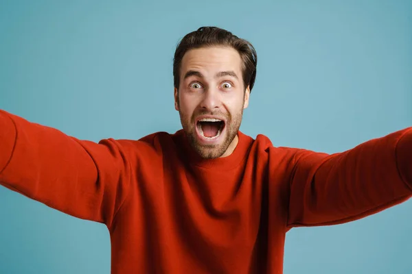 Young Unshaven Man Expressing Surprise Taking Selfie Photo Isolated Blue — Foto de Stock