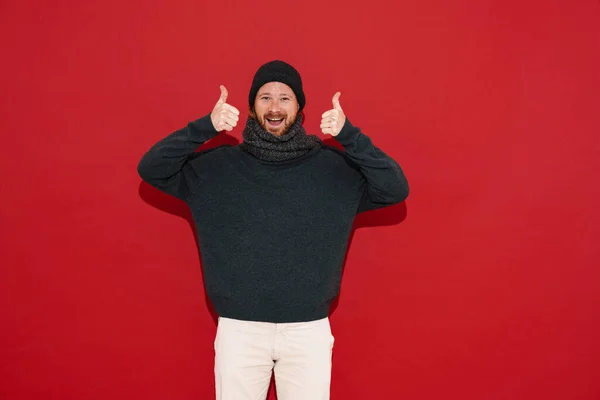 White Man Wearing Warm Clothes Smiling Showing Thumbs Isolated Red — Fotografia de Stock