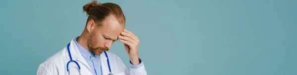 Puzzled Male Doctor Headache Posing Camera Isolated Blue Background — ストック写真