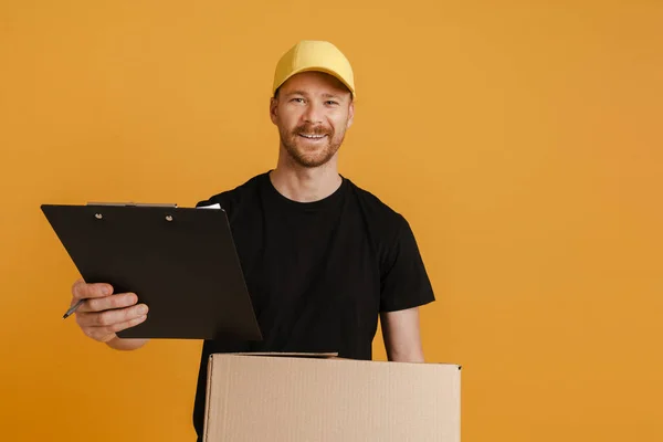White Delivery Man Cap Posing Cardboard Box Clipboard Isolated Yellow — Φωτογραφία Αρχείου