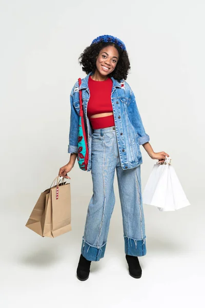 Young Black Woman Smiling While Posing Shopping Bags Isolated White — Stockfoto