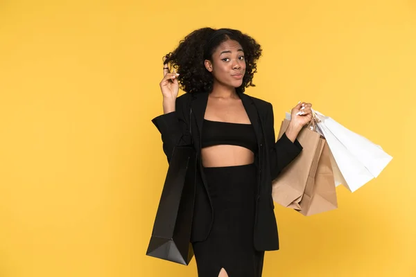 Black Woman Playing Her Hair While Posing Shopping Bags Isolated — Stockfoto