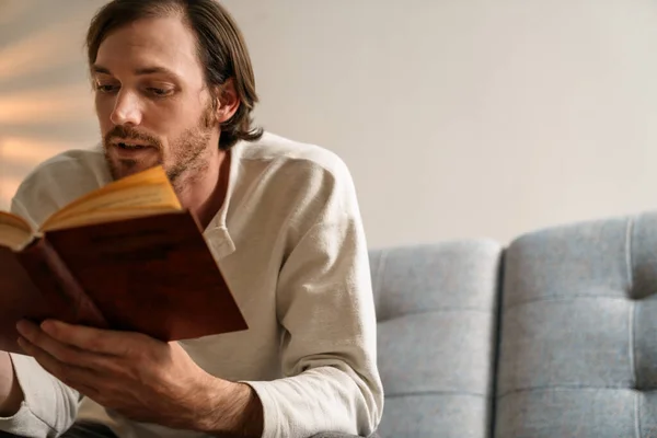 Ginger Bristle Man Reading Book While Sitting Couch Home — Foto Stock
