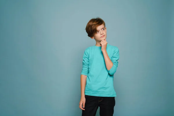Ginger Puzzled Boy Wearing Long Sleeve Posing Looking Aside Isolated — Foto de Stock