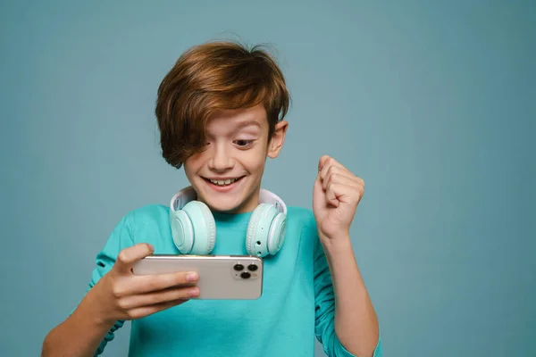 Ginger White Boy Gesturing While Playing Online Game Cellphone Isolated — ストック写真