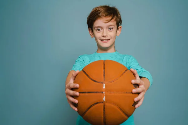 Ginger White Boy Smiling While Posing Basketball Isolated Blue Wall — Fotografia de Stock