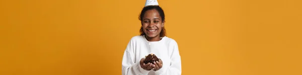 Brunette Black Girl Party Cone Posing Birthday Cake Isolated Yellow — Stok fotoğraf