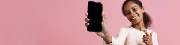 Black Girl Pointing Finger Showing Cellphone Camera Isolated Pink Background — 图库照片