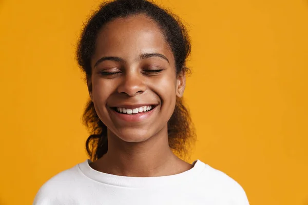 Brunette Black Girl Smiling While Posing Eyes Closed Isolated Yellow — Stockfoto
