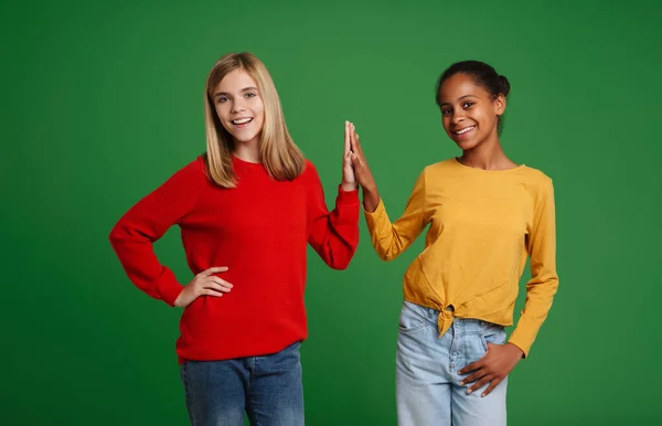 Multiracial Two Girls Smiling While Holding Hands Together Isolated Green — Stockfoto