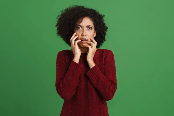 Black Young Woman Wearing Sweater Expressing Surprise Camera Isolated Green — Stockfoto