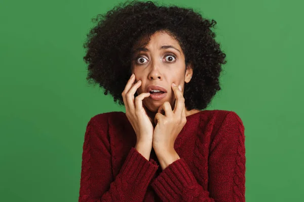 Black Young Woman Wearing Sweater Expressing Surprise Camera Isolated Green — Stockfoto