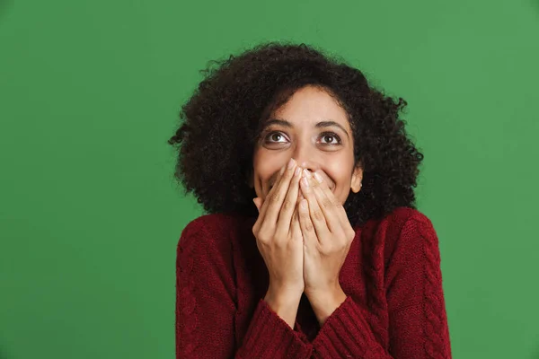 Black Excited Woman Wearing Sweater Expressing Surprise Camera Isolated Green — Stockfoto