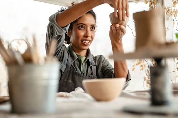 Young Black Ceramist Woman Wearing Apron Sculpting Clay Her Workshop — Photo