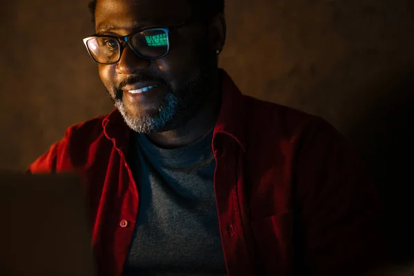 Black Man Eyeglasses Smiling While Working Laptop Indoors — Stockfoto