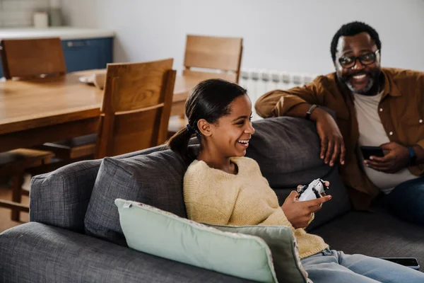 Black Girl Her Father Laughing While Playing Video Game Home — Foto de Stock