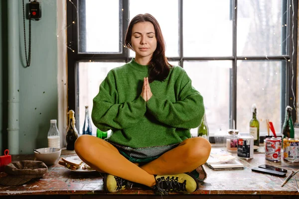 Young White Woman Meditating While Sitting Desk Her Studio — Foto de Stock