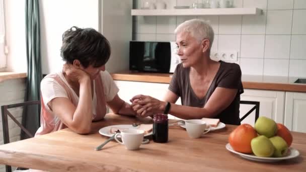 Handsome Mature Lesbian Couple Holding Hands Talking Kitchen Home — Stockvideo