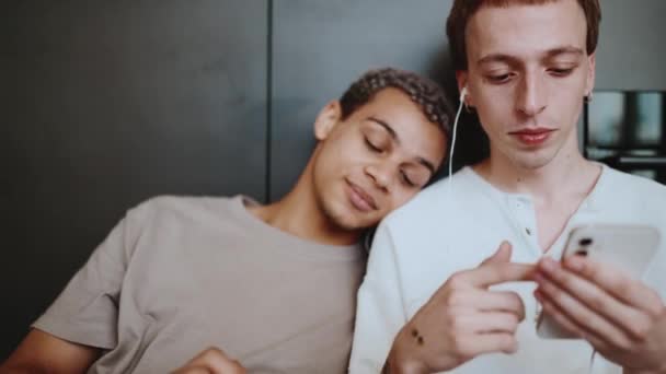 Positive Gay Couple Listening Music Headphones Together Kitchen Floor — ストック動画