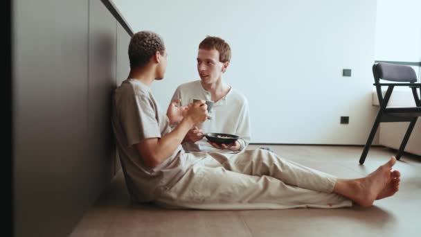 Positive Gay Couple Eating Breakfast Drinking Coffee While Talking Floor — 비디오