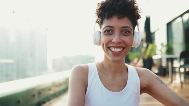 Smiling Young African Sporty Woman Headphones Looking Camera Outdoors — Stockvideo