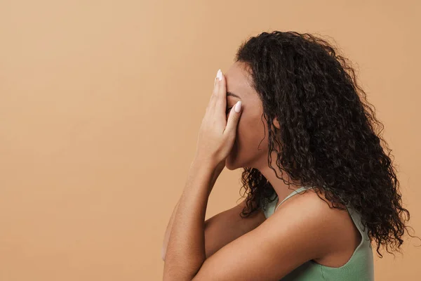 Young Black Woman Covering Her Face While Posing Profile Isolated — Stockfoto