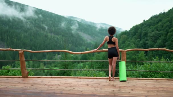 Back View African Young Sporty Woman Looking View Mountains Outdoors — Stockvideo