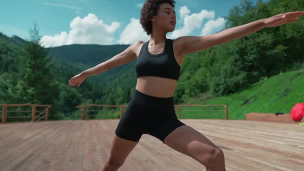 Natural African Sporty Woman Doing Yoga Meditation Mountains Outdoors — Αρχείο Βίντεο