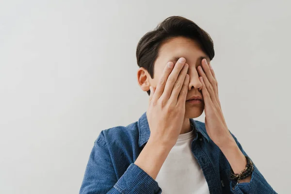 Asian Boy Wearing Shirt Covering His Eyes While Posing Camera —  Fotos de Stock