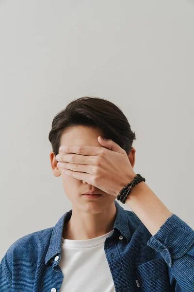 Asian Boy Wearing Shirt Covering His Eyes While Posing Camera — Stockfoto