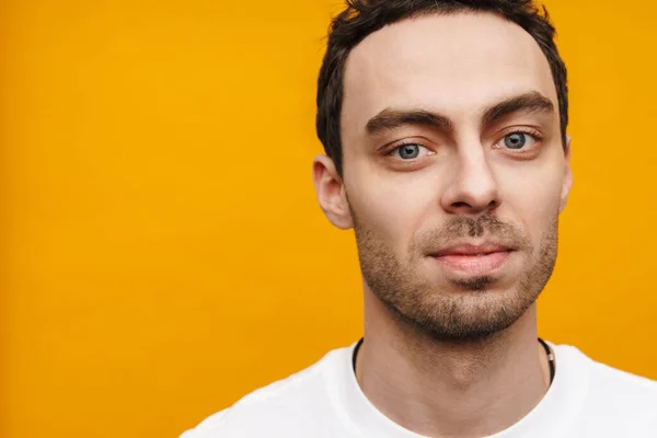 Middelbare Leeftijd Brunette Casual Man Shirt Staan Geïsoleerd Gele Achtergrond — Stockfoto