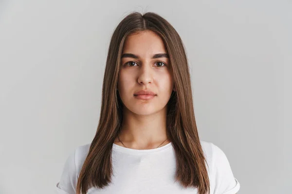 Portrait Une Jeune Femme Blanche Décontractée Shirt Avec Longs Cheveux — Photo