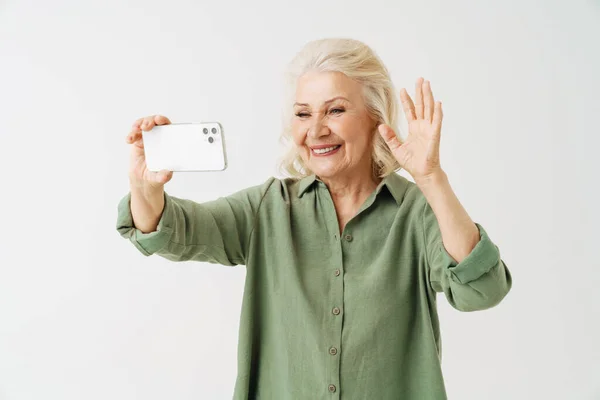 Beyaz Arka Planda Izole Edilmiş Cep Telefonundan Selfie Çekerken Kol — Stok fotoğraf