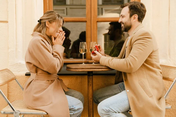 White Man Proposing His Excited Girlfriend Cafe Outdoors — Stock Photo, Image