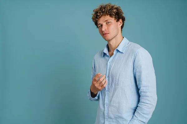 Young Curly Man Wearing Shirt Smiling Looking Camera Isolated Blue — Stock Photo, Image