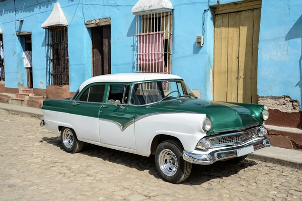 Vintage auto in cuba — Stockfoto