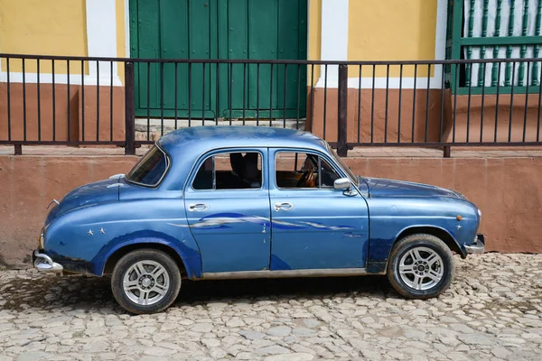 Coche antiguo en Cuba — Foto de Stock