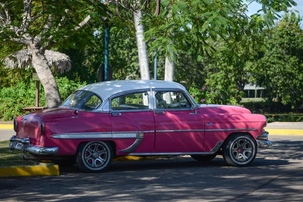 Küba'da eski model araba — Stok fotoğraf