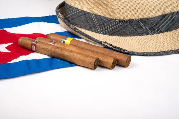 Kubansk cigarr och hatt — Stockfoto