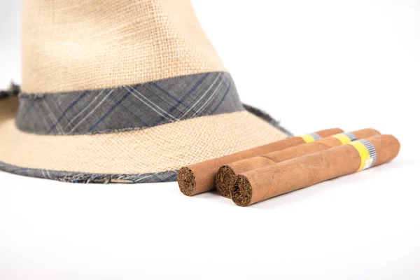 Kubansk cigarr och hatt — Stockfoto