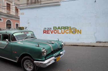 eski retro Amerikan arabası sokakta havana Küba