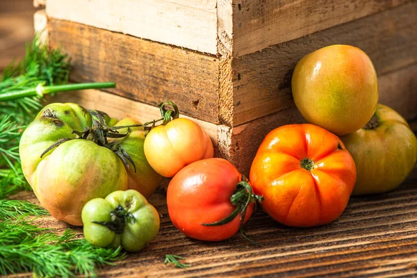 Mercado Tomates Ecológicos Frescos Caja Madera —  Fotos de Stock