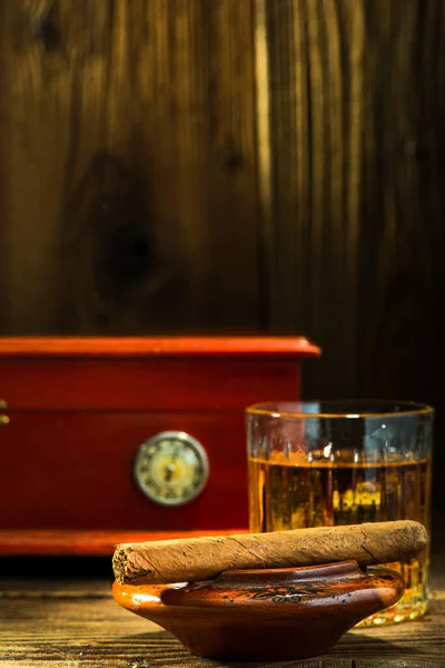 Cuban Cigar Ashtray Wooden Table Humidor Glass Background — Stok fotoğraf