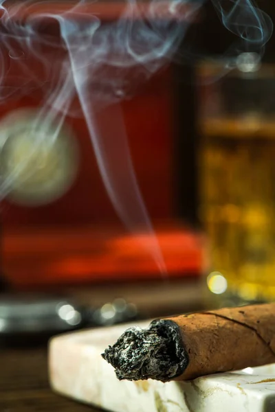 Smoking Cuban Cigar Closeup View — Zdjęcie stockowe